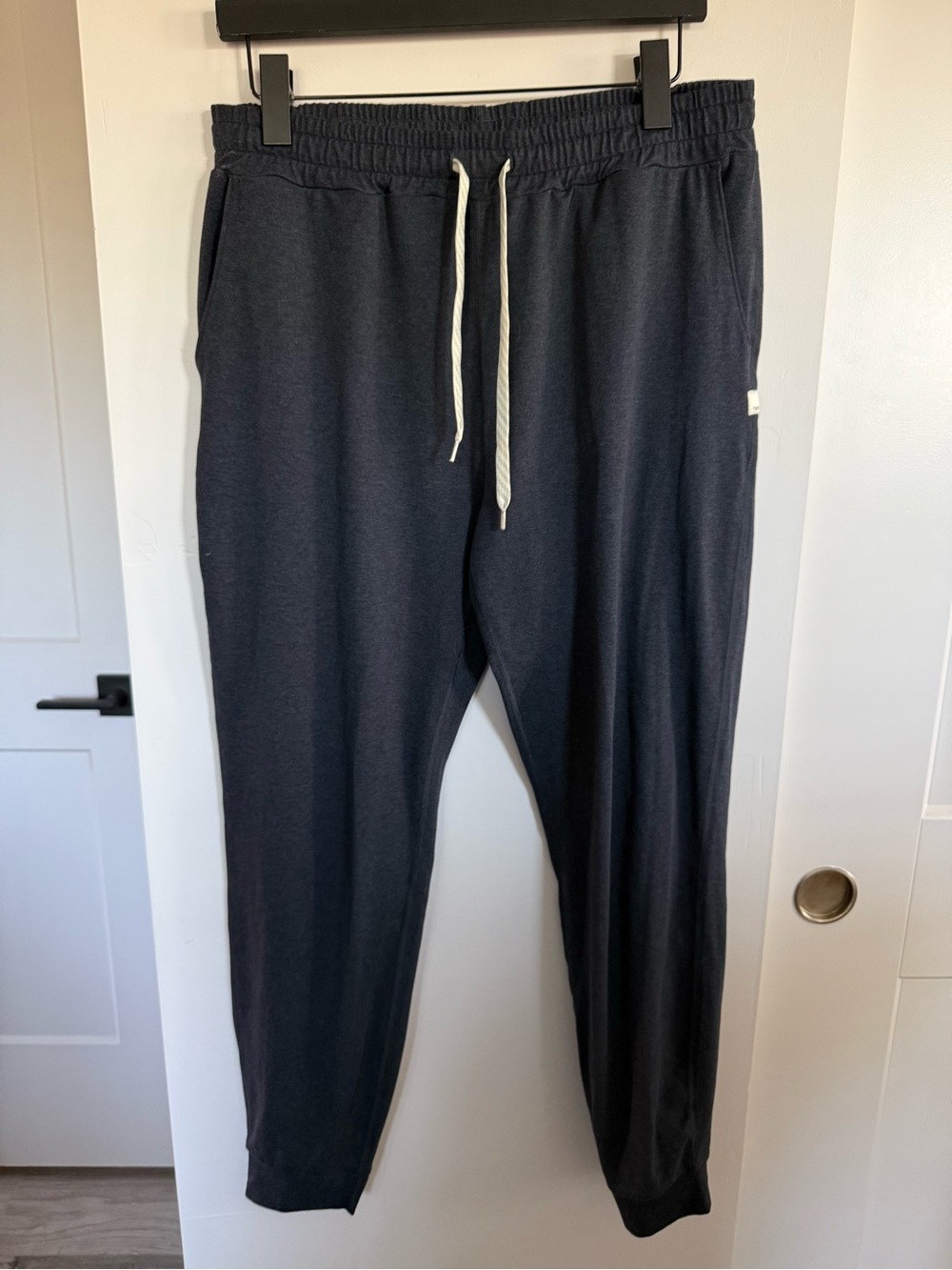 Vuori Performance Joggers- Long Size Large